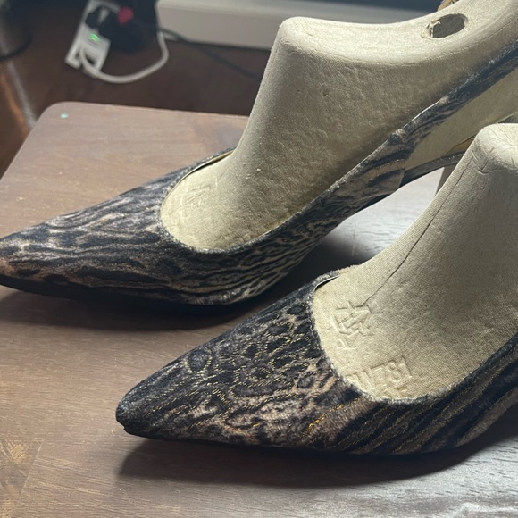 Never Worn EY Boutique Black/Cream Leopard Print Slingback Heels with Handbag - Picture 8 of 17